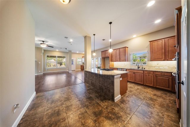 176 Castlegate Lane, Houston, TX 77065