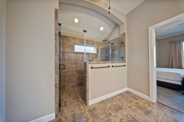 176 Castlegate Lane, Houston, TX 77065