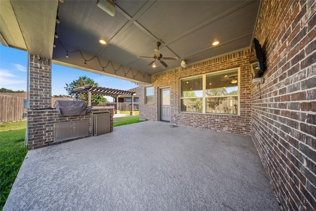 176 Castlegate Lane, Houston, TX 77065