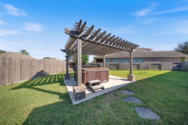 176 Castlegate Lane, Houston, TX 77065