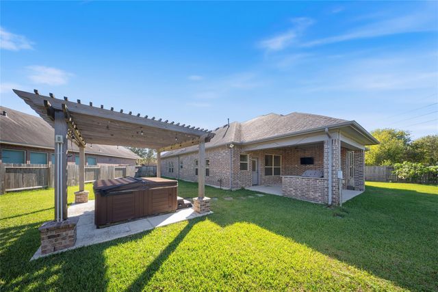 176 Castlegate Lane, Houston, TX 77065