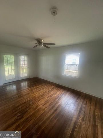 106 E Derenne Avenue, Savannah, GA 31405