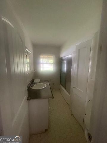 106 E Derenne Avenue, Savannah, GA 31405