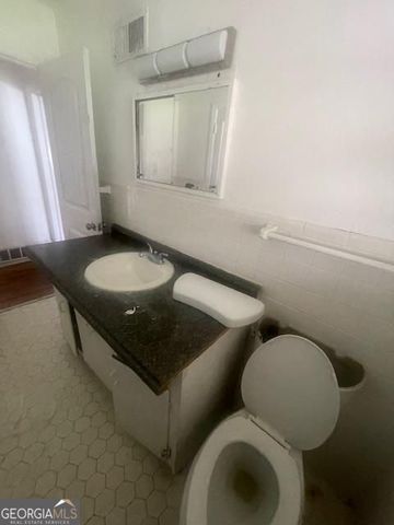 106 E Derenne Avenue, Savannah, GA 31405