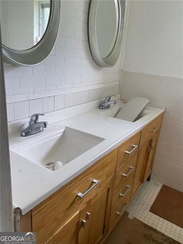 106 E Derenne Avenue, Savannah, GA 31405