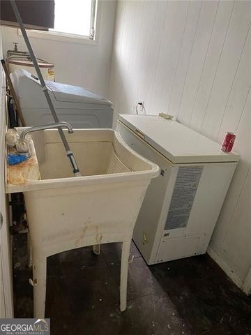 106 E Derenne Avenue, Savannah, GA 31405