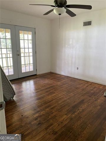 106 E Derenne Avenue, Savannah, GA 31405