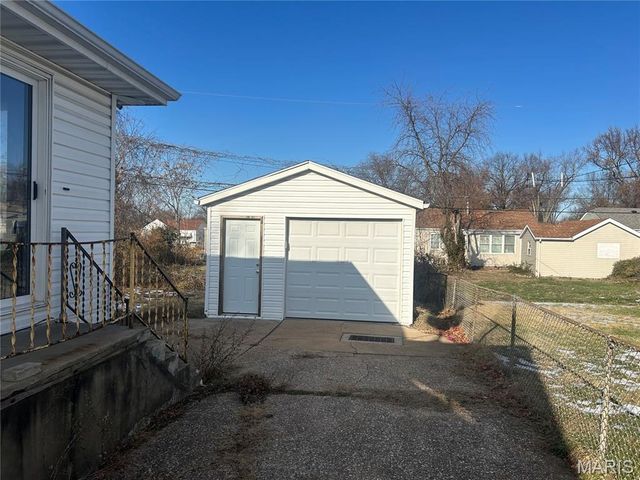 8139 Blanchard Drive, Berkeley, MO 63134