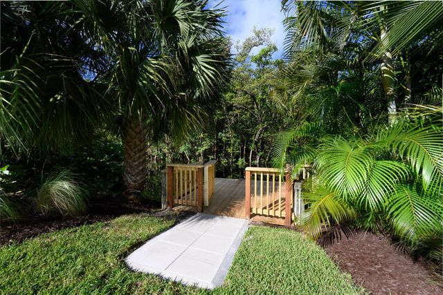 11823 Lake Shore Place, North Palm Beach, FL 33408