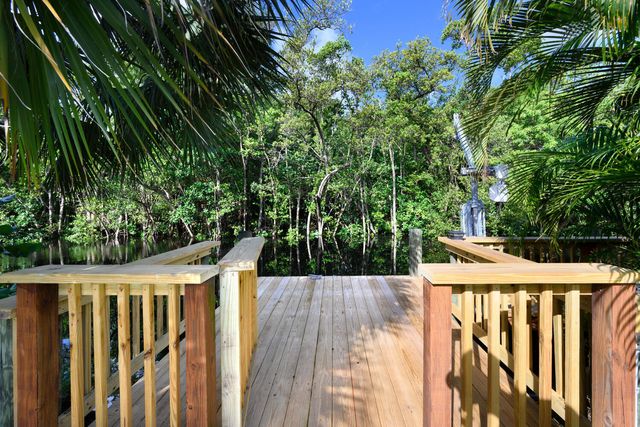 11823 Lake Shore Place, North Palm Beach, FL 33408