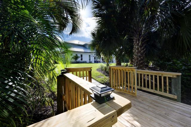 11823 Lake Shore Place, North Palm Beach, FL 33408