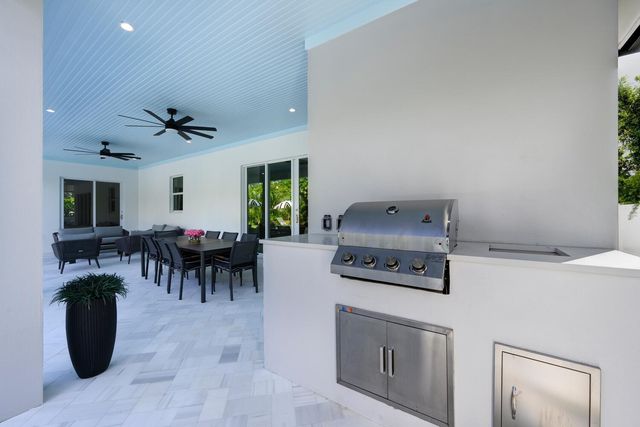 11823 Lake Shore Place, North Palm Beach, FL 33408