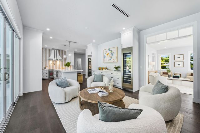 11823 Lake Shore Place, North Palm Beach, FL 33408