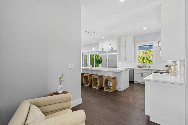 11823 Lake Shore Place, North Palm Beach, FL 33408
