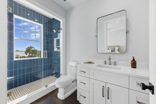 11823 Lake Shore Place, North Palm Beach, FL 33408