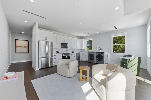 11823 Lake Shore Place, North Palm Beach, FL 33408