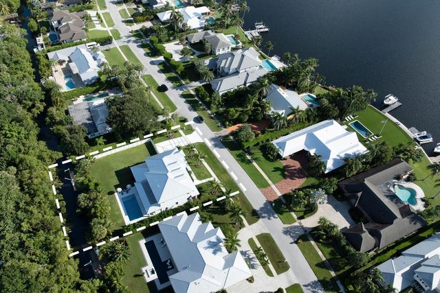 11823 Lake Shore Place, North Palm Beach, FL 33408