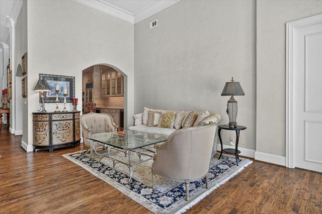 3535 GILLESPIE Street 104, Dallas, TX 75219