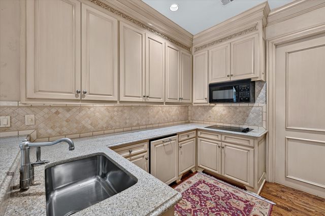 3535 GILLESPIE Street 104, Dallas, TX 75219