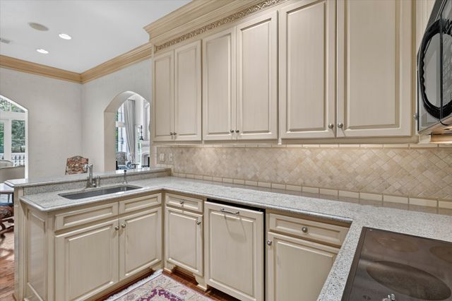 3535 GILLESPIE Street 104, Dallas, TX 75219