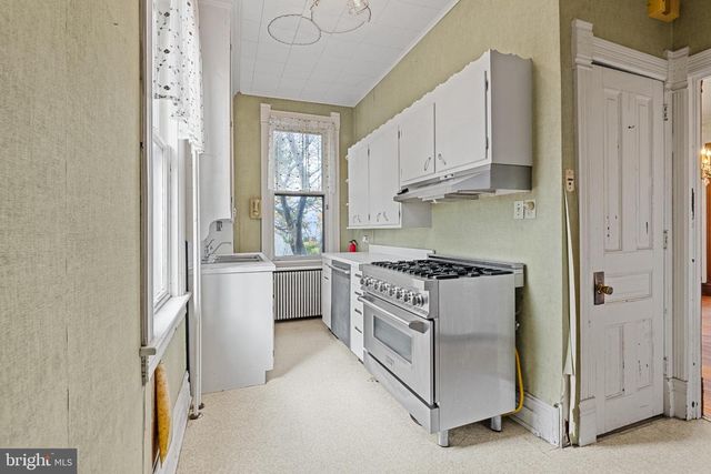 47 CHERRY ST, Walnutport, PA 18088