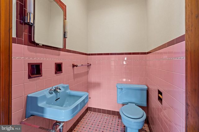 47 CHERRY ST, Walnutport, PA 18088