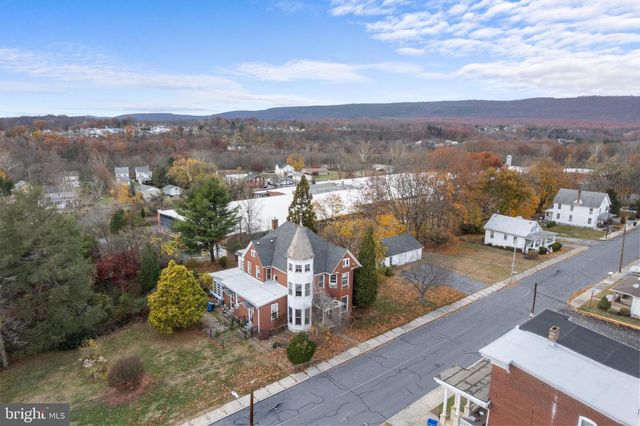 47 CHERRY ST, Walnutport, PA 18088