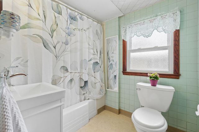 687 Tuscarora Avenue, Saint Paul, MN 55102