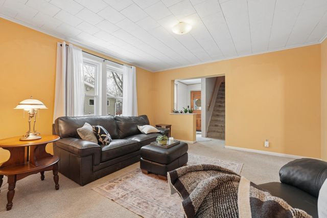 687 Tuscarora Avenue, Saint Paul, MN 55102