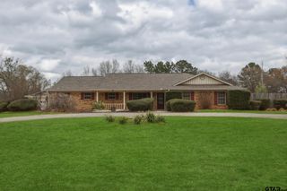 1302 Jeff Davis Dr., Tyler, TX 75703