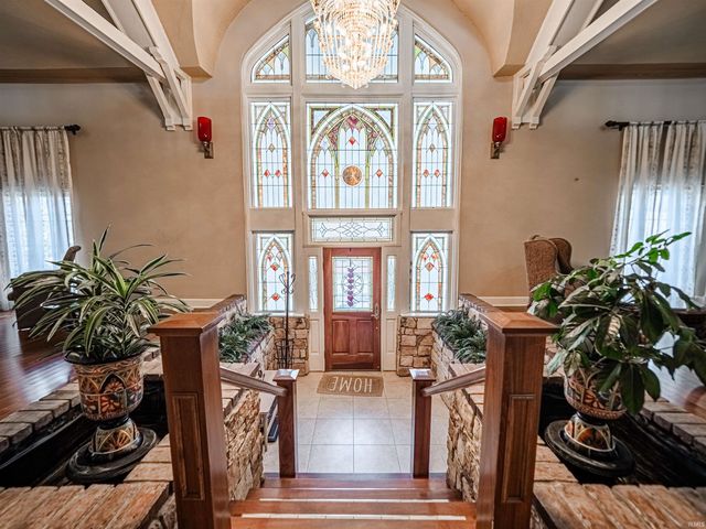 101 E Jennings St Apt E, Newburgh, IN 47630