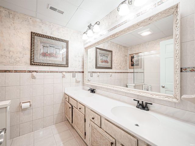 101 E Jennings St Apt E, Newburgh, IN 47630