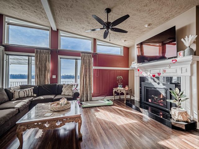 101 E Jennings St Apt E, Newburgh, IN 47630