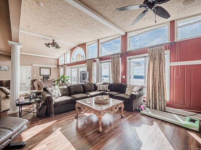 101 E Jennings St Apt E, Newburgh, IN 47630