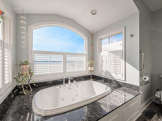 101 E Jennings St Apt E, Newburgh, IN 47630