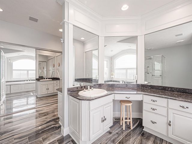 101 E Jennings St Apt E, Newburgh, IN 47630