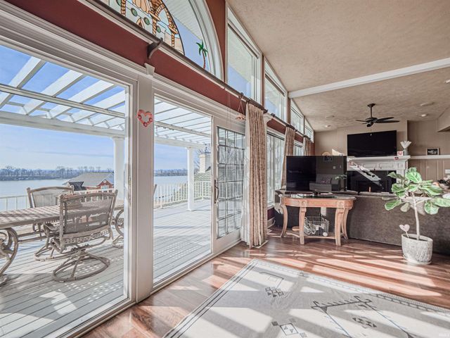 101 E Jennings St Apt E, Newburgh, IN 47630