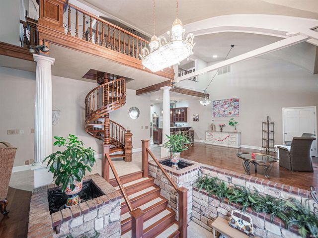 101 E Jennings St Apt E, Newburgh, IN 47630