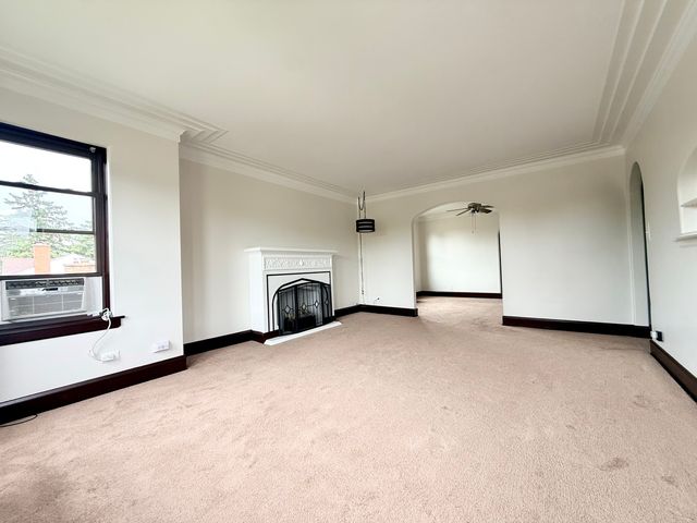 615 E Golf Road 2, Des Plaines, IL 60016