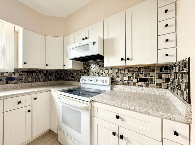615 E Golf Road 2, Des Plaines, IL 60016