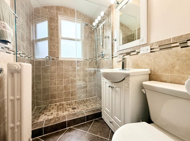 615 E Golf Road 2, Des Plaines, IL 60016