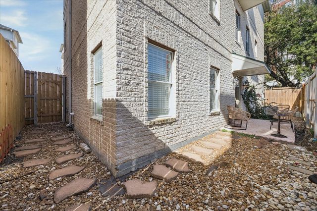 2207 Austin Street, Houston, TX 77002