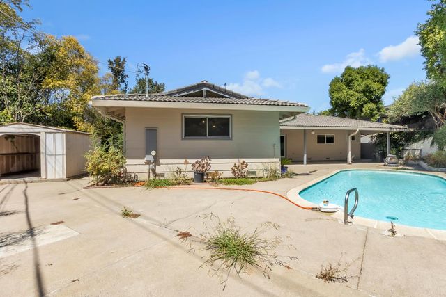 1206 43rd Ave, Sacramento, CA 95822