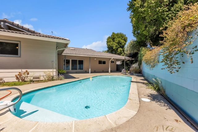 1206 43rd Ave, Sacramento, CA 95822
