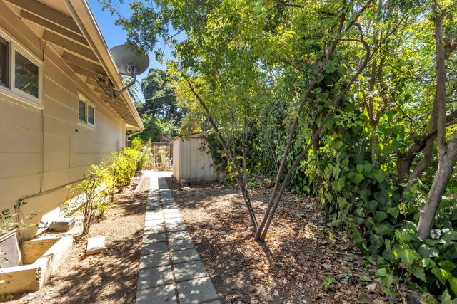 1206 43rd Ave, Sacramento, CA 95822