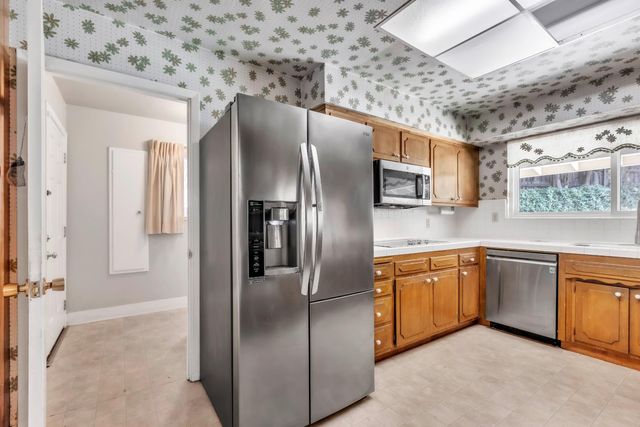 1206 43rd Ave, Sacramento, CA 95822