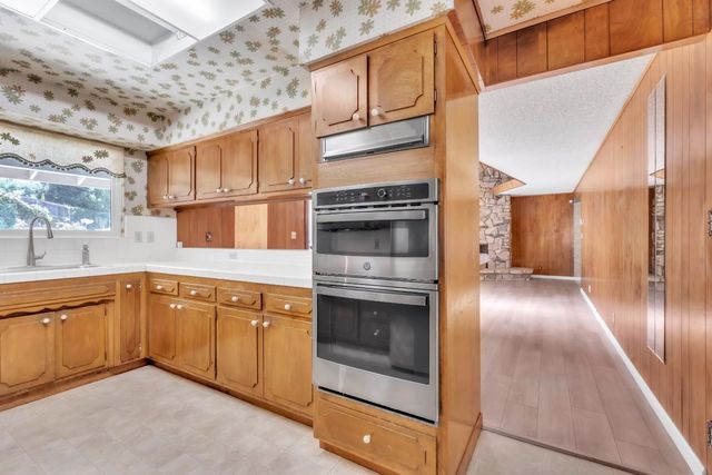 1206 43rd Ave, Sacramento, CA 95822