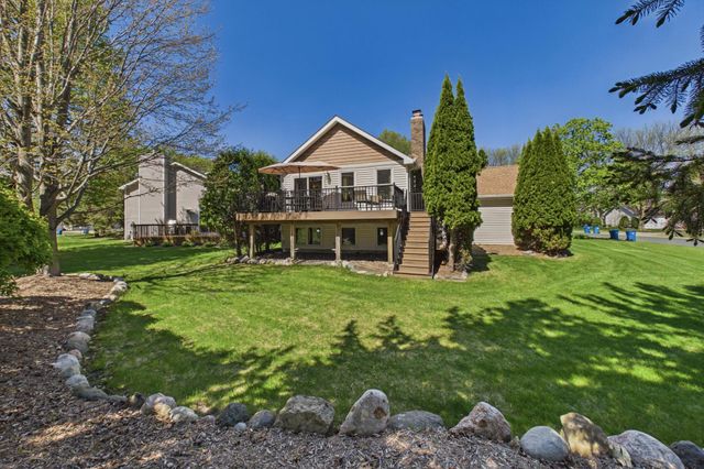 10211 Lee Drive, Eden Prairie, MN 55347