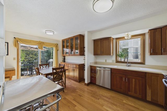10211 Lee Drive, Eden Prairie, MN 55347