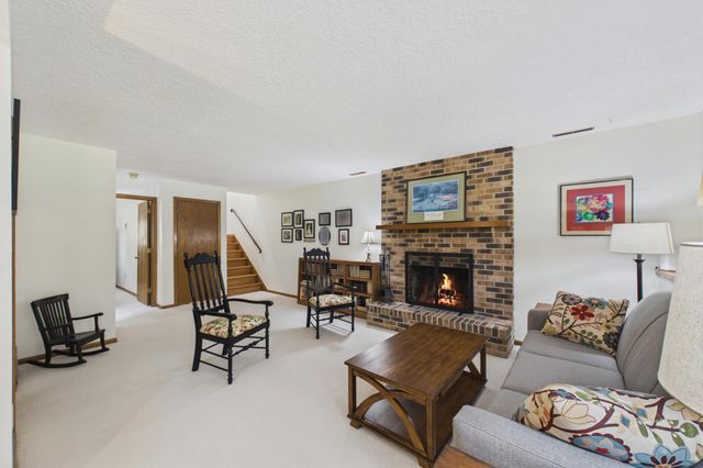 10211 Lee Drive, Eden Prairie, MN 55347